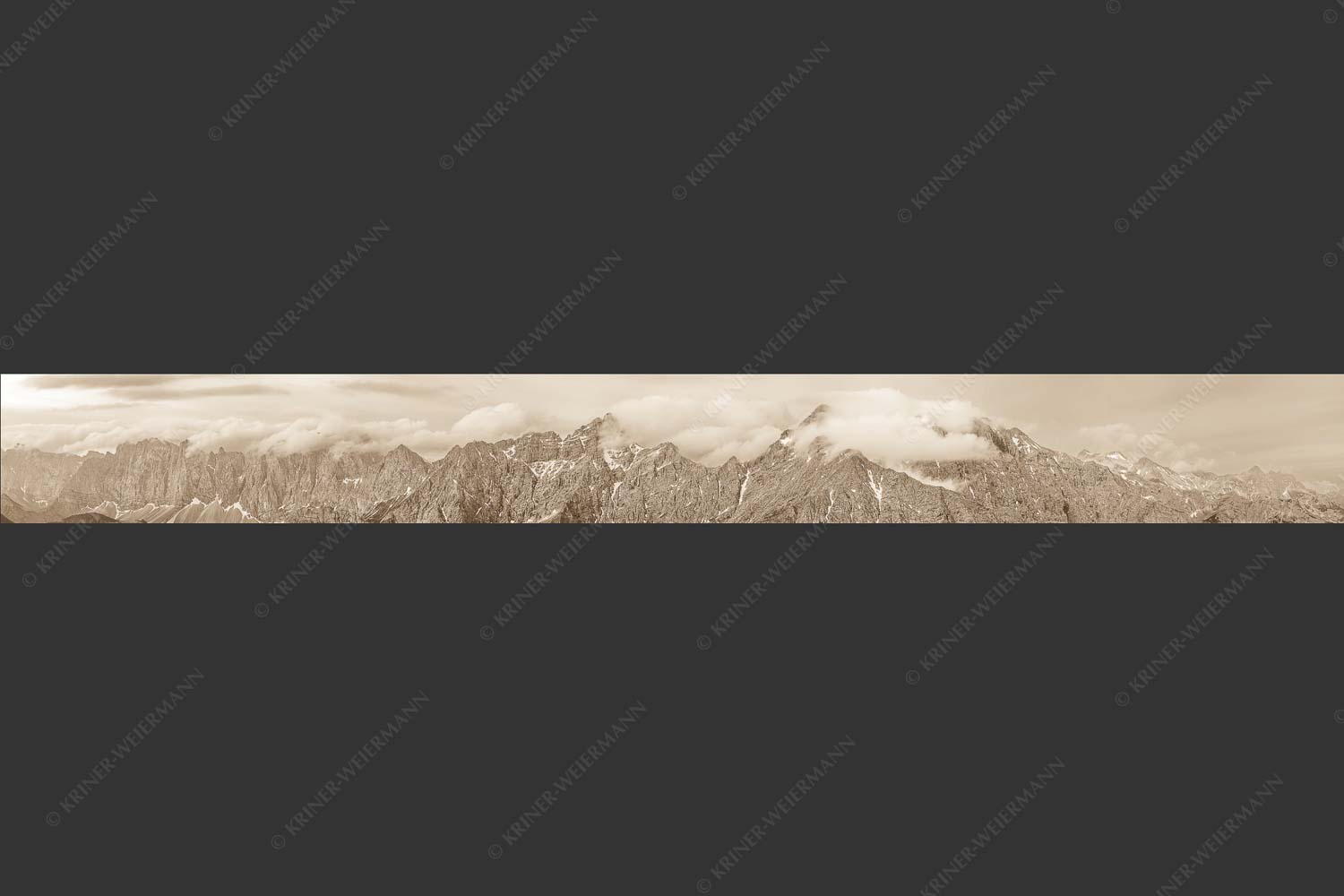 Nordwände des Karwendelhauptkammes - Sie zeigen sich 9:1 sepia -- Birkkar Kaltwasserkar Laliderer - mehr Infos bei www.Kriner-Weiermann.de