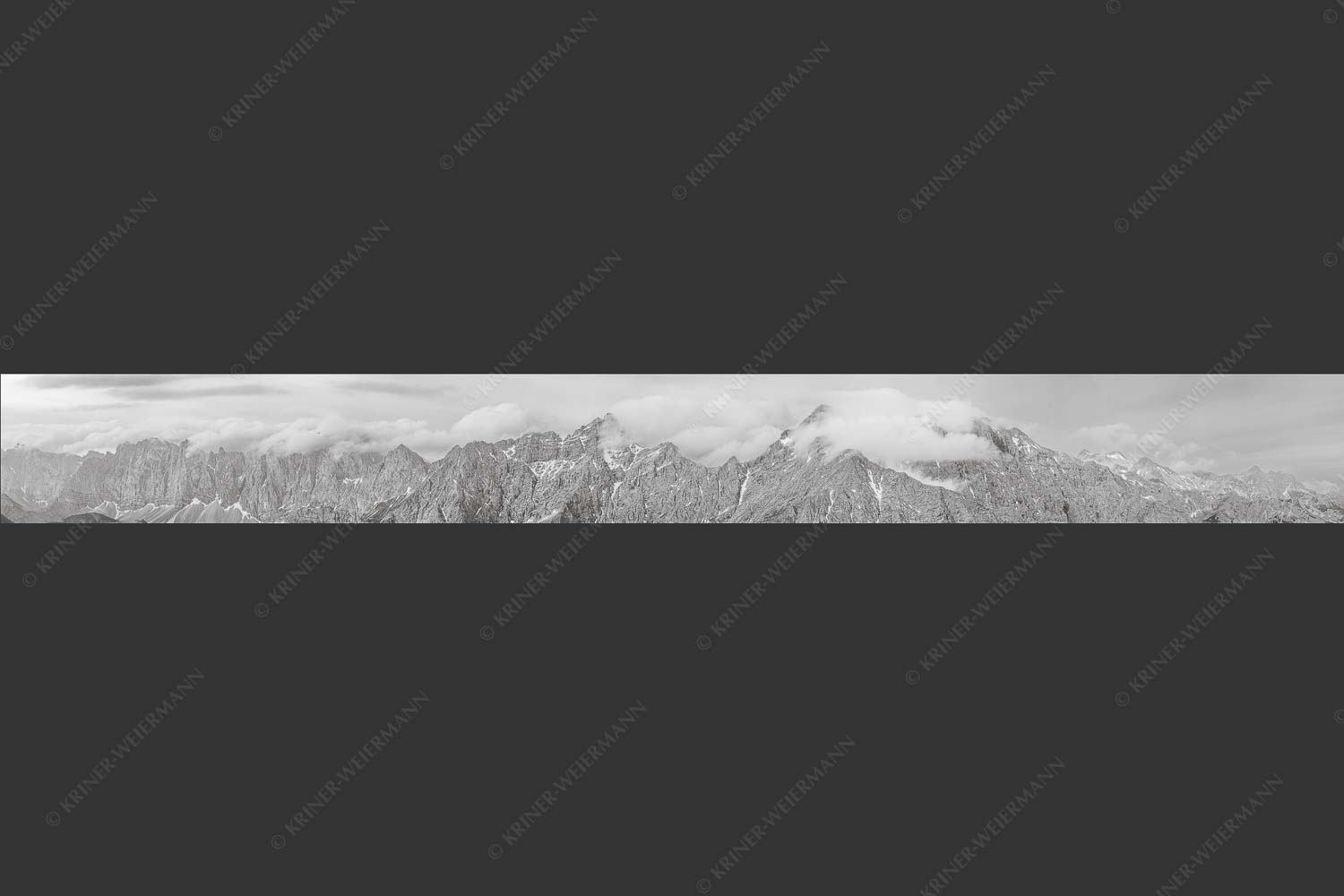 Nordwände des Karwendelhauptkammes - Sie zeigen sich 9:1 sw -- Birkkar Kaltwasserkar Laliderer - mehr Infos bei www.Kriner-Weiermann.de