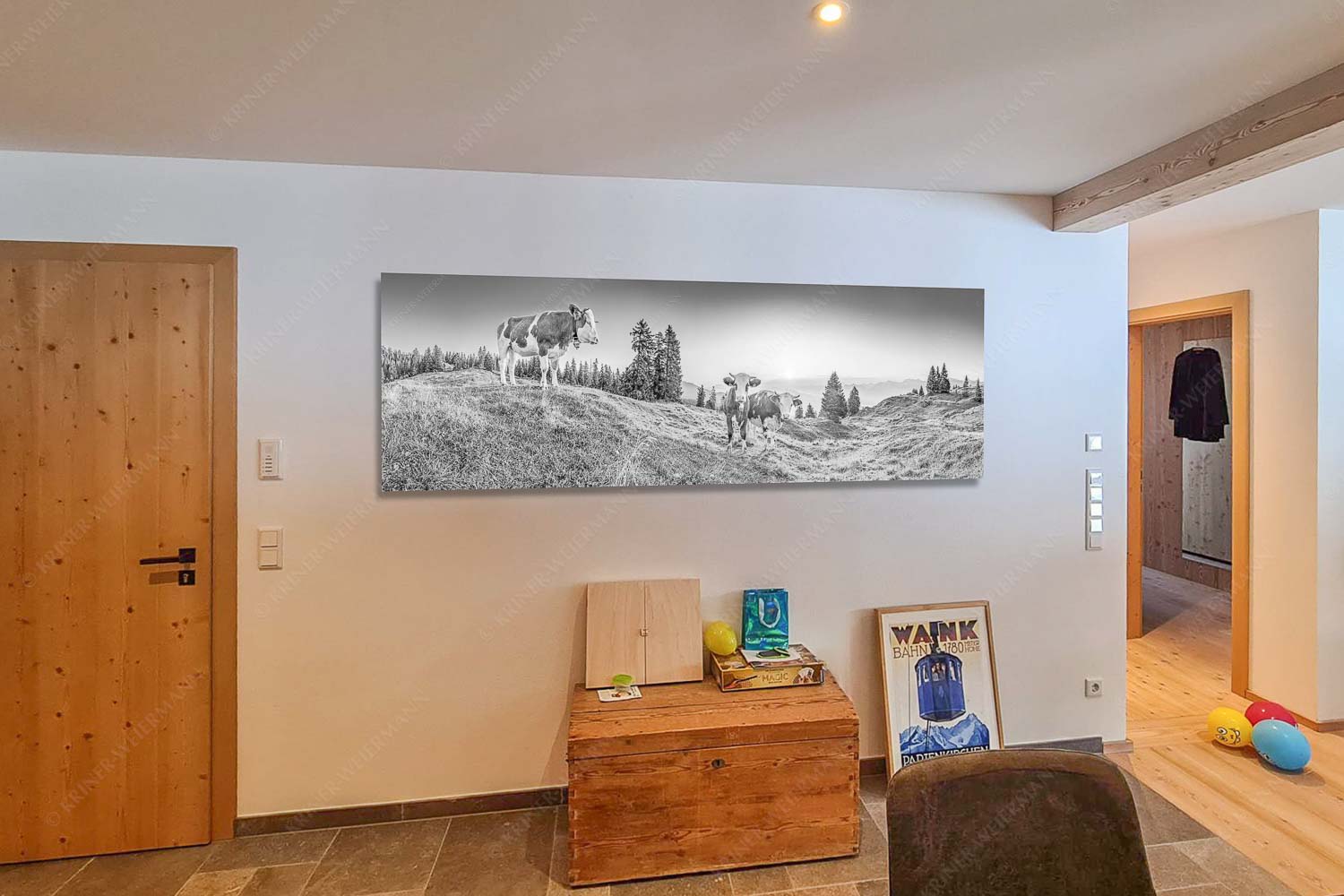 Zwei junge Rinder auf der Wallgauer Alm im Estergebirge bei Sonnenaufgang - Küche (2) Sonnenaufgang auf der Alm-Kälber auf der Wallgaueralm 3:1 sw - mehr Infos bei www.Kriner-Weiermann.de