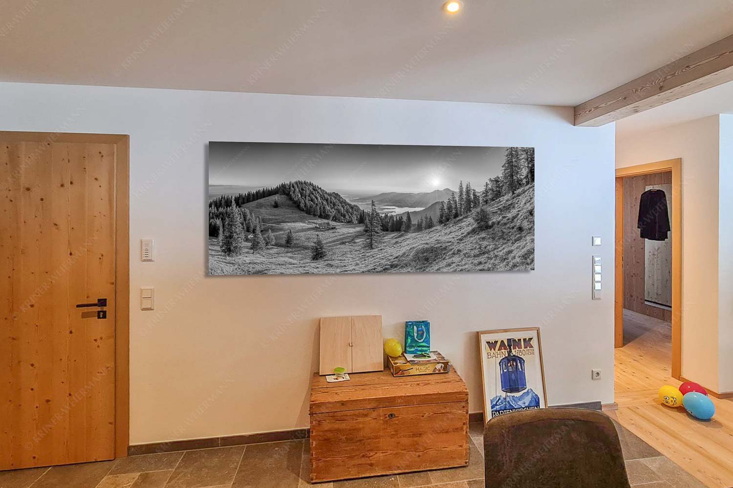 Herrlicher Sonnenaufgang auf der Kaseralm mit Blick auf den Kochelsee - Küche Morgensymphonie-Kaseralm unter Heimgarten 2,5:1 sw - mehr Infos bei www.Kriner-Weiermann.de