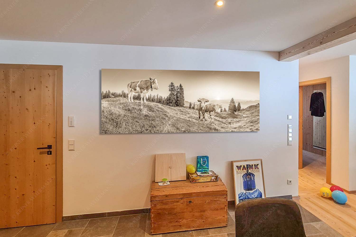 Zwei junge Rinder auf der Wallgauer Alm im Estergebirge bei Sonnenaufgang - Küche Sonnenaufgang auf der Alm-Kälber auf der Wallgaueralm 2,5:1 sepia - mehr Infos bei www.Kriner-Weiermann.de