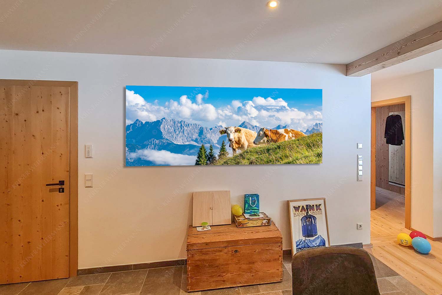 Jungvieh auf der Wallgaueralm mit Karwendel - Küche Wos is-Rinderkälber auf Wallgaueralm mit Wörner 2,5:1 - mehr Infos bei www.Kriner-Weiermann.de