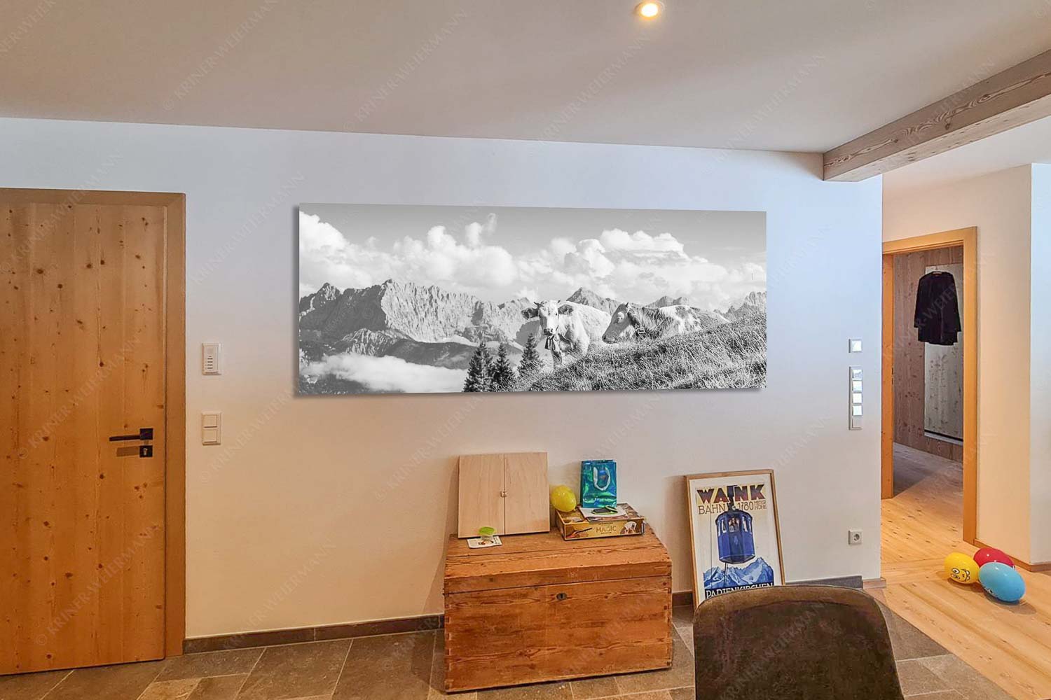 Jungvieh auf der Wallgaueralm mit Karwendel - Küche Wos is-Rinderkälber auf Wallgaueralm mit Wörner 2,5:1 s - mehr Infos bei www.Kriner-Weiermann.de