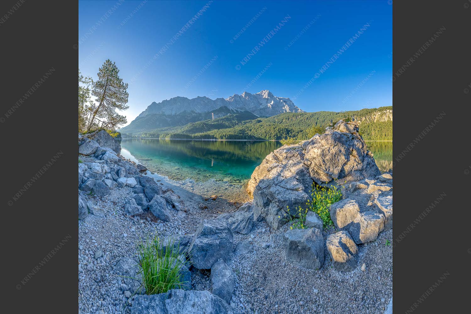 Blick über den Eibsee zur Zugspitze - Ruhe vor dem Sturm 1:1  -- Eibsee Zugspitze Wetterstein - mehr Infos bei www.Kriner-Weiermann.de