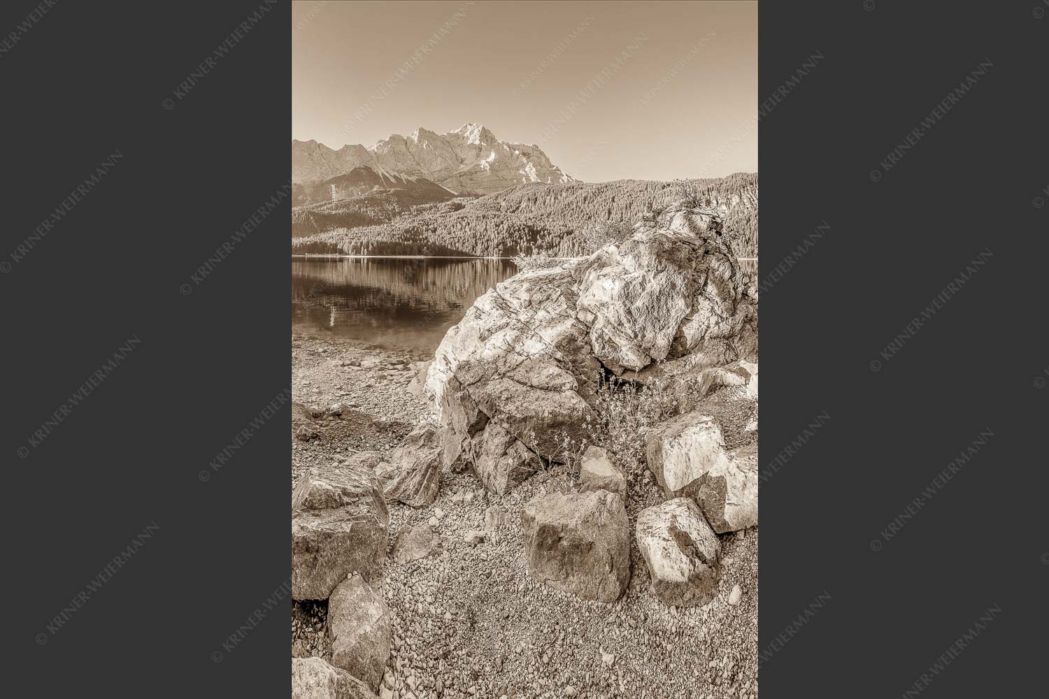 Blick über den Eibsee zur Zugspitze - Ruhe vor dem Sturm 2:3 sepia -- Eibsee Zugspitze Wetterstein - mehr Infos bei www.Kriner-Weiermann.de