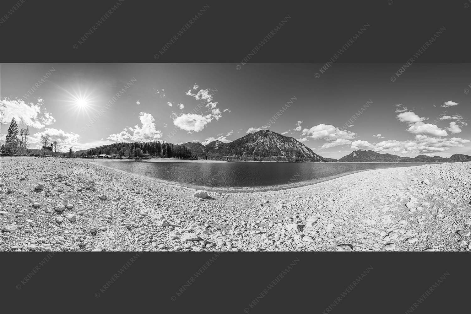 Blick über den Walchensee zum Herzogstand und Jochberg - Tiefstand 2,5:1 sw -- Walchensee Herzogstand Jochberg - mehr Infos bei www.Kriner-Weiermann.de