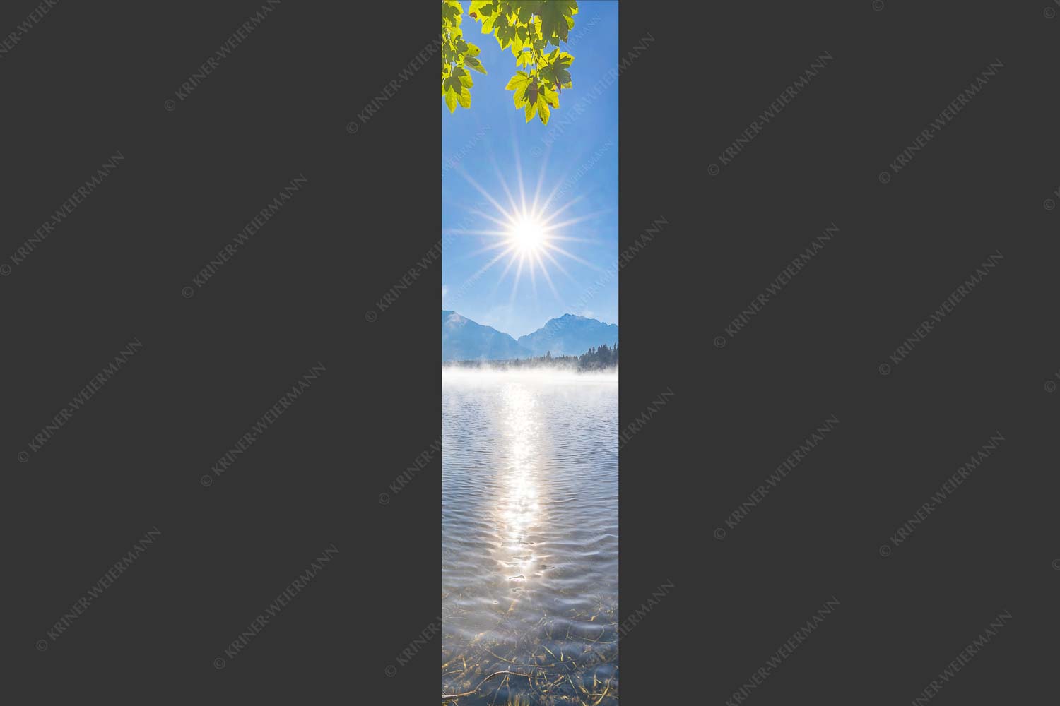 Morgennebel über dem Barmsee mit Karwendel-Silhouette - Uferleuchten 1:4  -- Barmsee Karwendel - mehr Infos bei www.Kriner-Weiermann.de