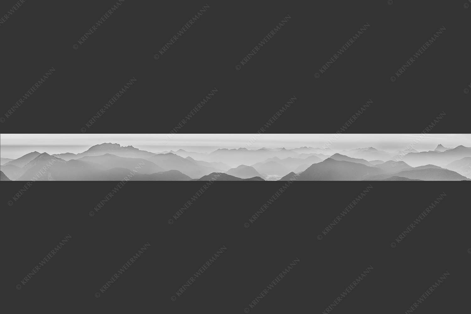 Blick über den Walchensee zur Benediktenwand und der Jachenau - Walchenseesilhouetten 10:1 sw -- Walchensee Jachenau Benediktenwand - mehr Infos bei www.Kriner-Weiermann.de