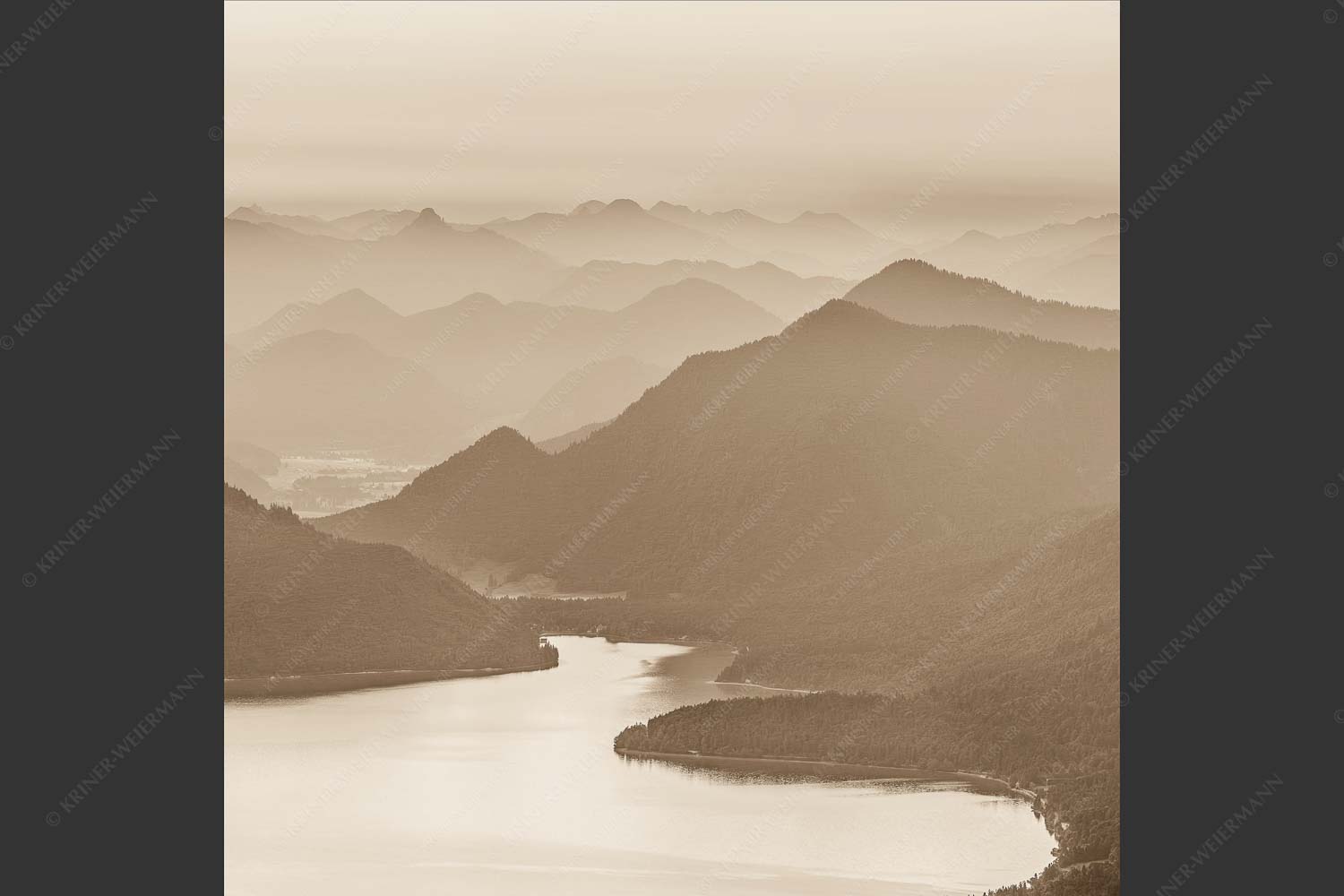 Blick über den Walchensee zur Benediktenwand und der Jachenau - Walchenseesilhouetten 1:1 sepia -- Walchensee Jachenau Benediktenwand - mehr Infos bei www.Kriner-Weiermann.de