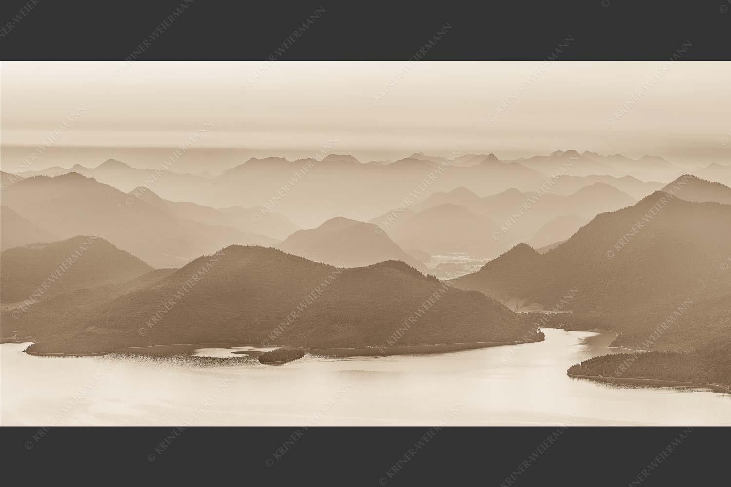 Blick über den Walchensee zur Benediktenwand und der Jachenau - Walchenseesilhouetten 2:1 sepia -- Walchensee Jachenau Benediktenwand - mehr Infos bei www.Kriner-Weiermann.de