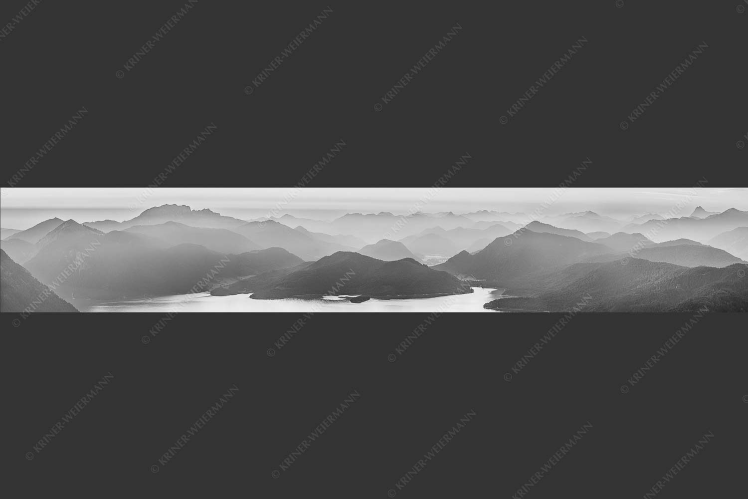 Blick über den Walchensee zur Benediktenwand und der Jachenau - Walchenseesilhouetten 6:1 sw -- Walchensee Jachenau Benediktenwand - mehr Infos bei www.Kriner-Weiermann.de