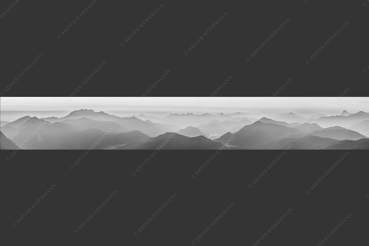 Blick über den Walchensee zur Benediktenwand und der Jachenau - Walchenseesilhouetten 7:1 sw -- Walchensee Jachenau Benediktenwand - mehr Infos bei www.Kriner-Weiermann.de