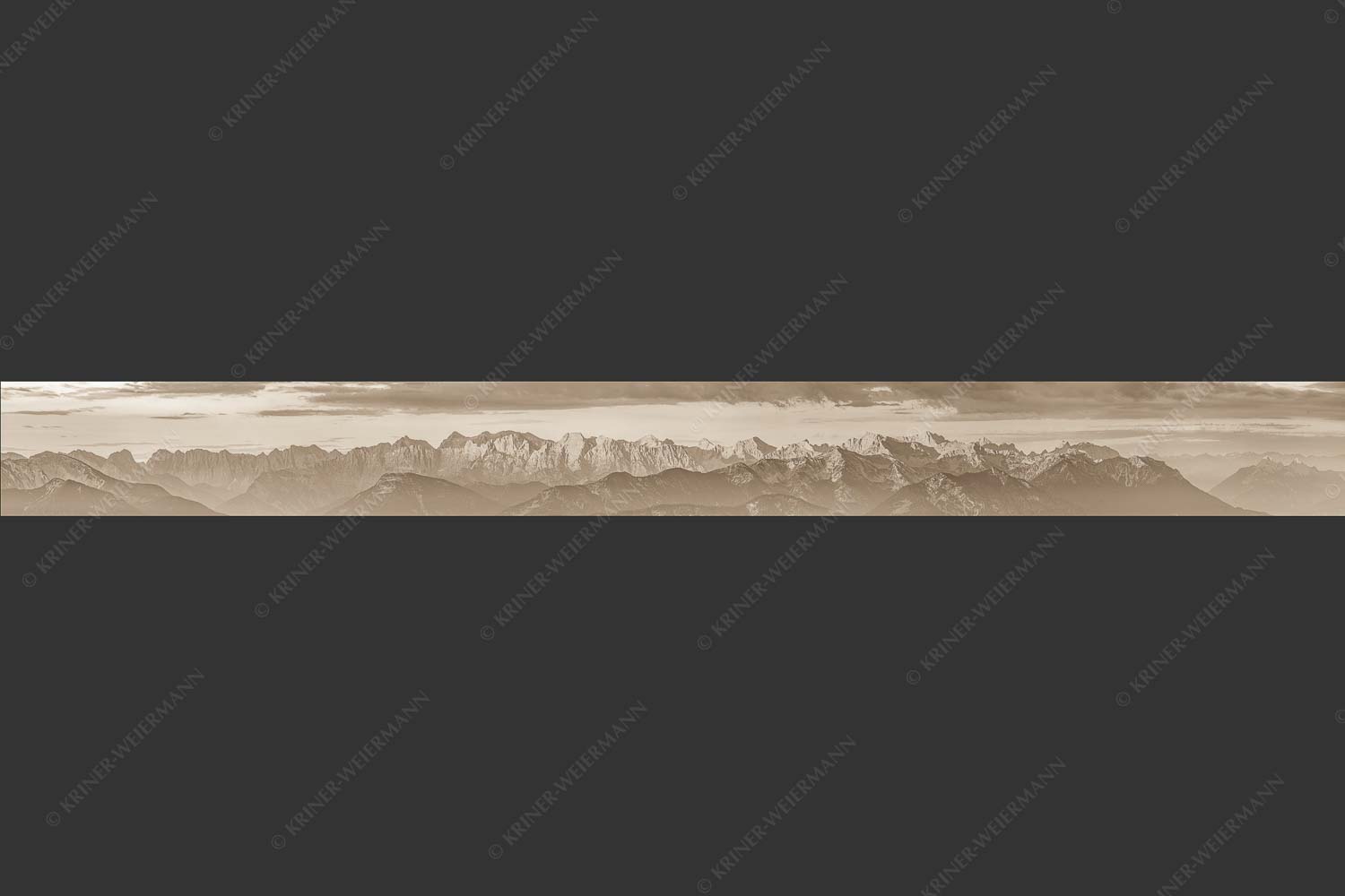 Panoramablick auf die Nordwände des Karwendels im ersten Morgenlicht - Karwendel Erwacht 10:1 sepia -- Alpines Morgenpanorama - mehr Infos bei www.Kriner-Weiermann.de