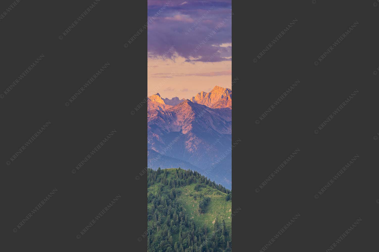 Panoramablick auf die Nordwände des Karwendels im ersten Morgenlicht - Karwendel Erwacht 1:3  -- Alpines Morgenpanorama - mehr Infos bei www.Kriner-Weiermann.de