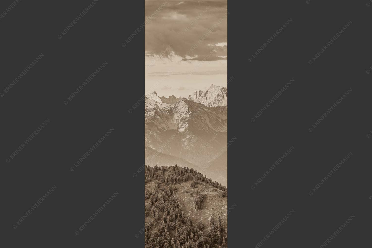 Panoramablick auf die Nordwände des Karwendels im ersten Morgenlicht - Karwendel Erwacht 1:3 sepia -- Alpines Morgenpanorama - mehr Infos bei www.Kriner-Weiermann.de