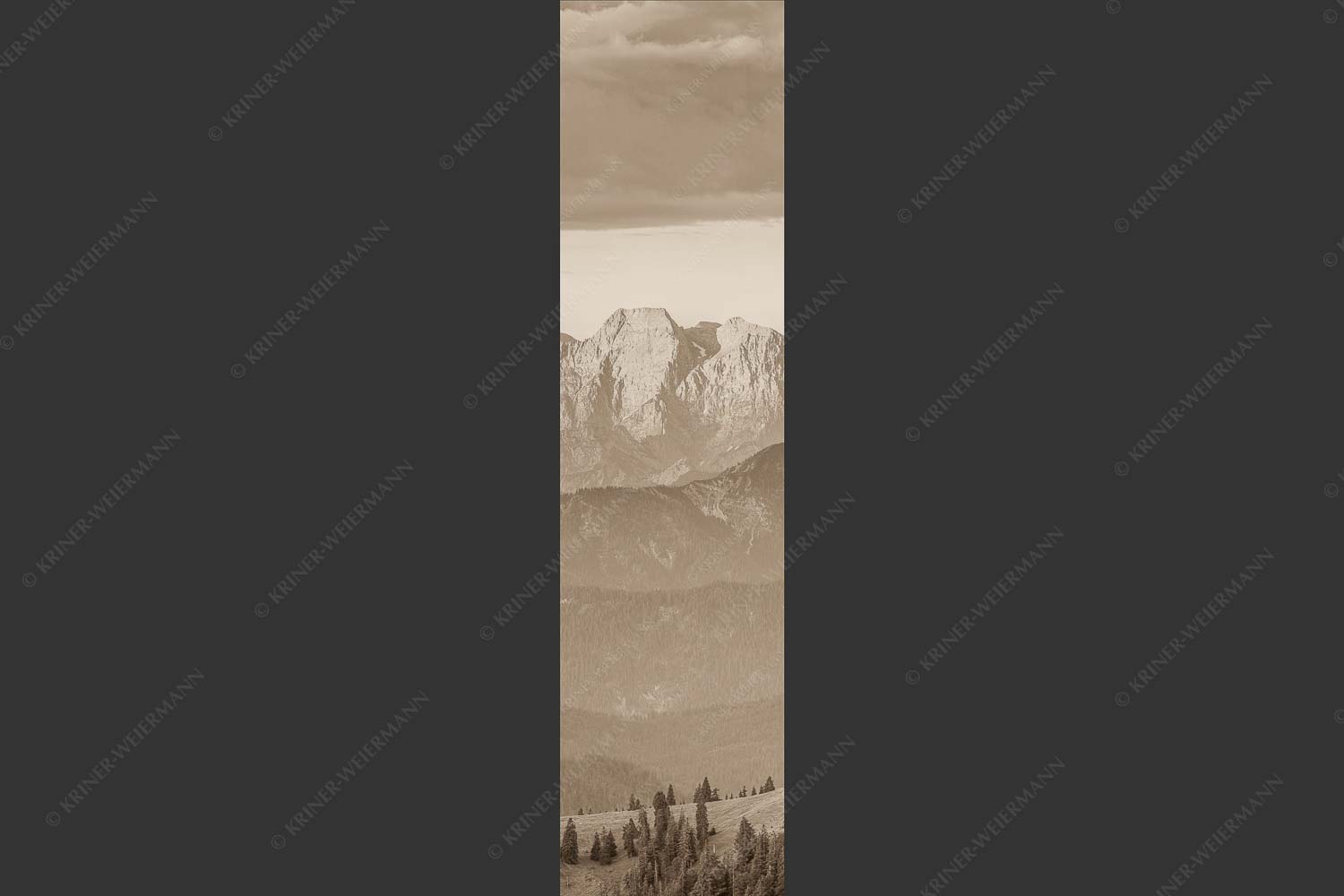 Panoramablick auf die Nordwände des Karwendels im ersten Morgenlicht - Karwendel Erwacht 1:4 sepia -- Alpines Morgenpanorama - mehr Infos bei www.Kriner-Weiermann.de