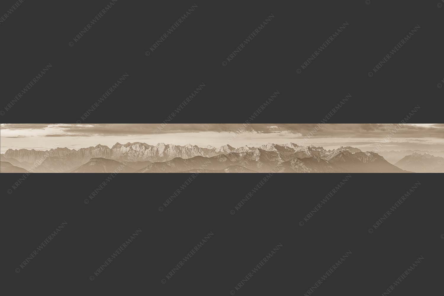 Panoramablick auf die Nordwände des Karwendels im ersten Morgenlicht - Karwendel Erwacht 9:1 sepia -- Alpines Morgenpanorama - mehr Infos bei www.Kriner-Weiermann.de