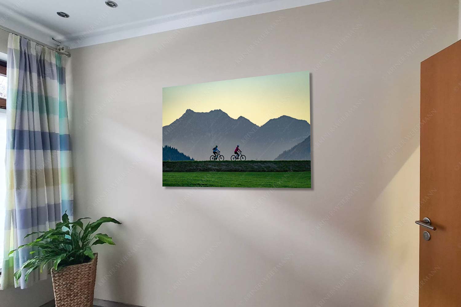 Gemütliche Radltour in der Alpenwelt-Karwendel mit Blick zum Kramer - Kramer 4Weehls-MTB Mountainbike Fahrradfahren 3:2 - mehr Infos bei www.Kriner-Weiermann.de