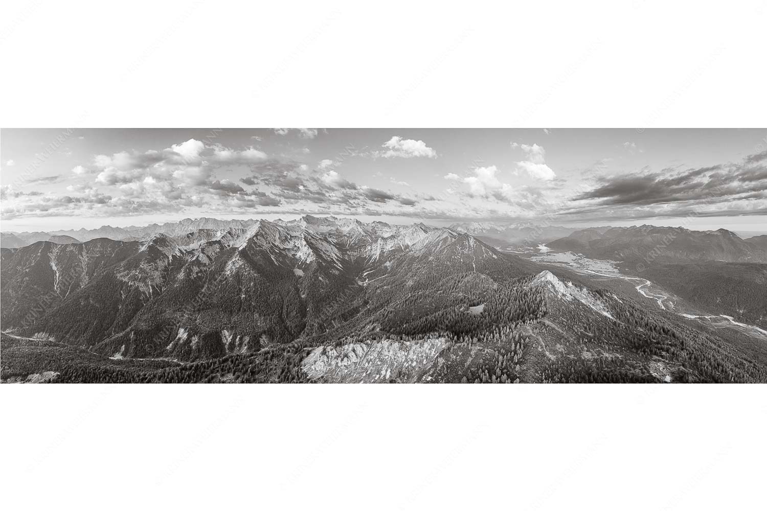 Soierngebirge mit Oberen Isartal - Übern Grasberg_3zu1_sw - mehr Infos bei www.Kriner-Weiermann.de