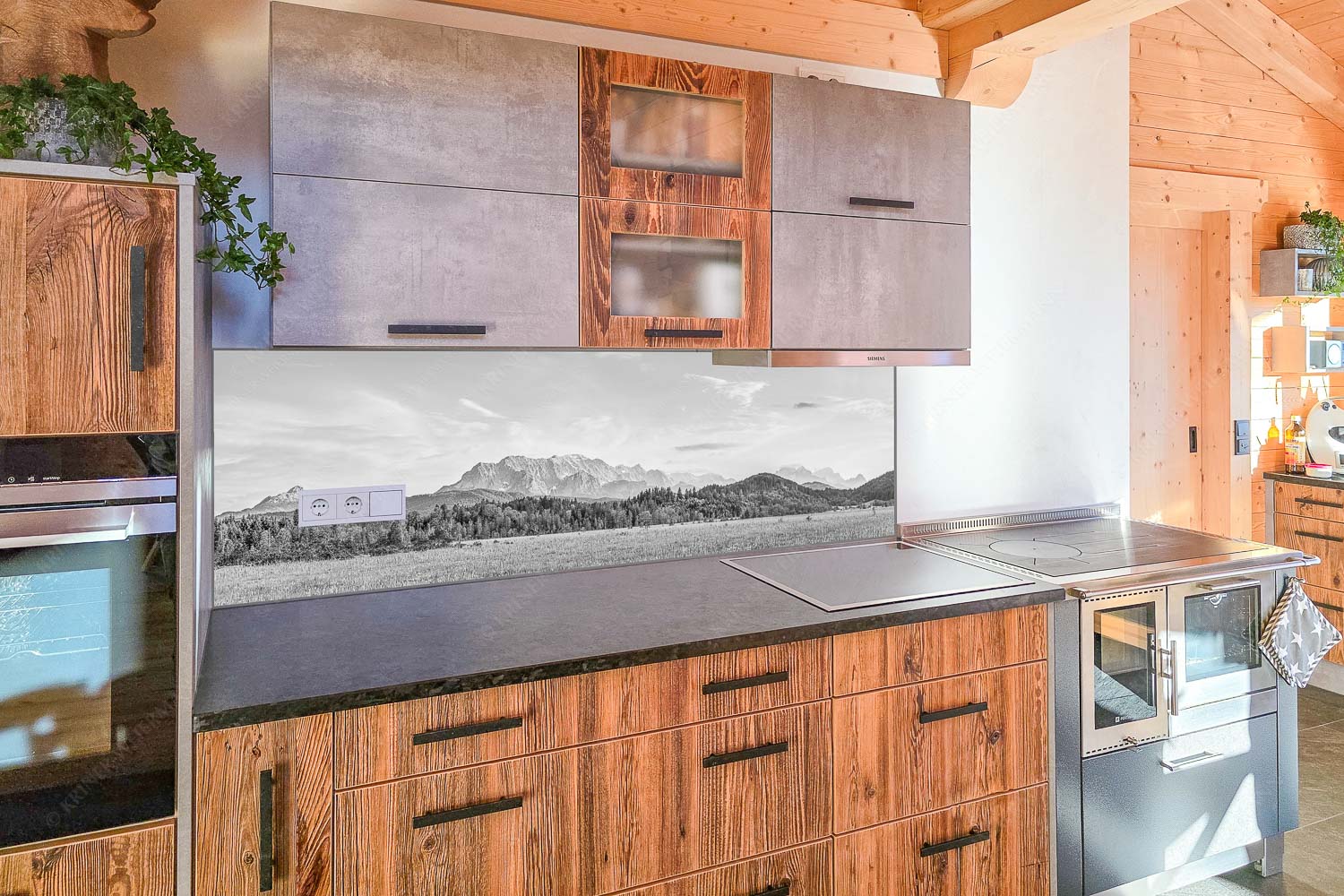 Panoramablick auf das Soiern-, Karwendel-, Wetterstein und Estergebirge - Küchenzeile=1 Alle im Blick-Soiern Karwendel Wetterstein und Estergebirge 3:1 sw - mehr Infos bei www.Kriner-Weiermann.de