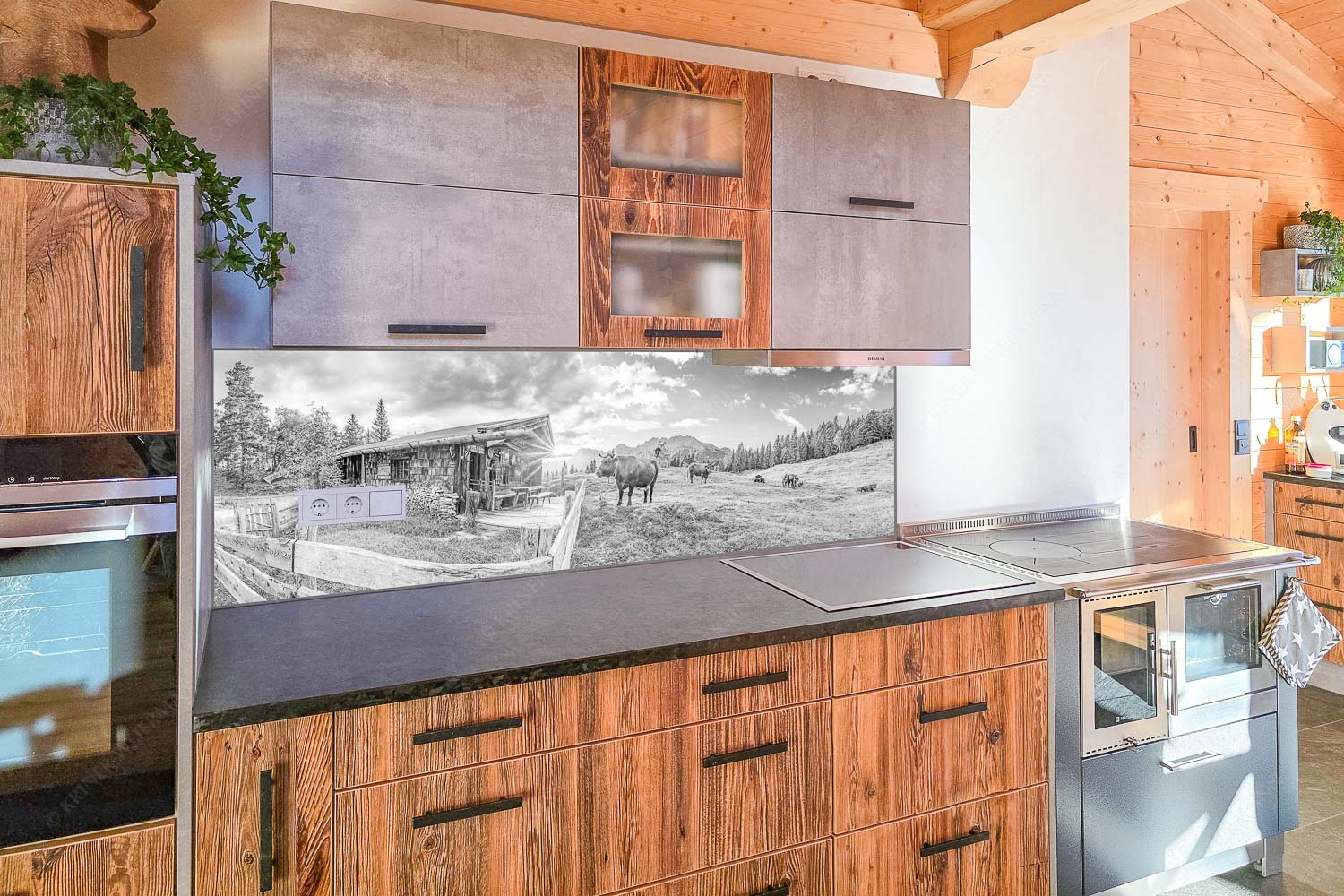 Malerische Almhütte bei Mittenwald mit Karwendel - Küchenzeile=1 Almbiente III-Mittenwald Alm Buckelwiesen Karwendel 3:1 sw - mehr Infos bei www.Kriner-Weiermann.de