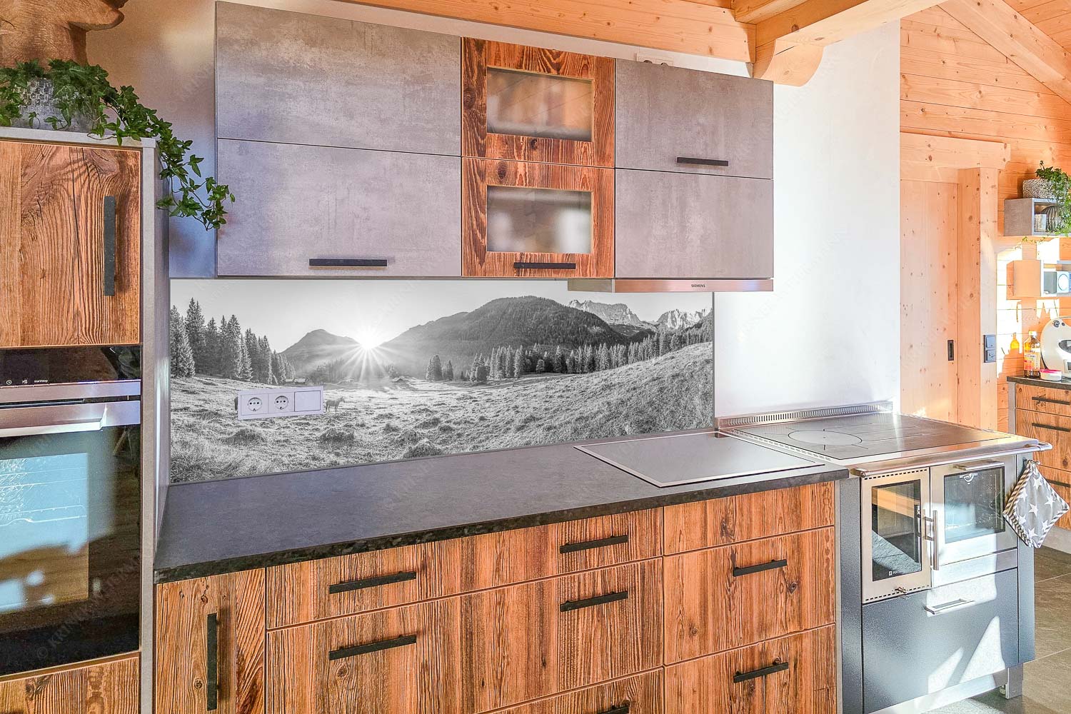 Sonnenaufgang auf der Brandlealm im Karwendelgebirge - Küchenzeile=1 Almpferde-Brandlealm 3:1 sw - mehr Infos bei www.Kriner-Weiermann.de