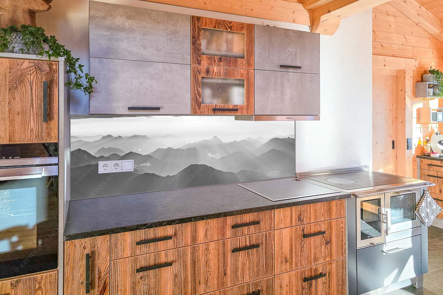 Mittsommerlicher Sonnenuntergang von der Zugspitze - Küchenzeile=1 Atemlos-Zugspitze Sonnenuntergang 3:1 sw - mehr Infos bei www.Kriner-Weiermann.de