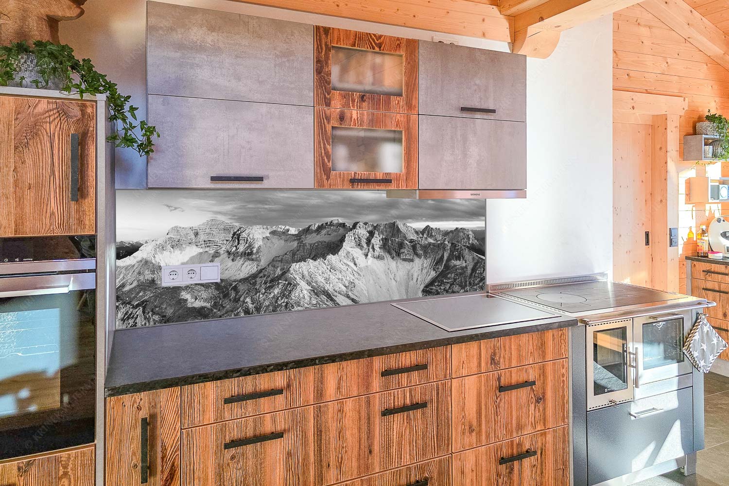 Reißende Lahn- und Soiernspitze im letzten Licht - Küchenzeile=1 Bärig-Soiernspitze im Abendlicht 3:1 sw - mehr Infos bei www.Kriner-Weiermann.de