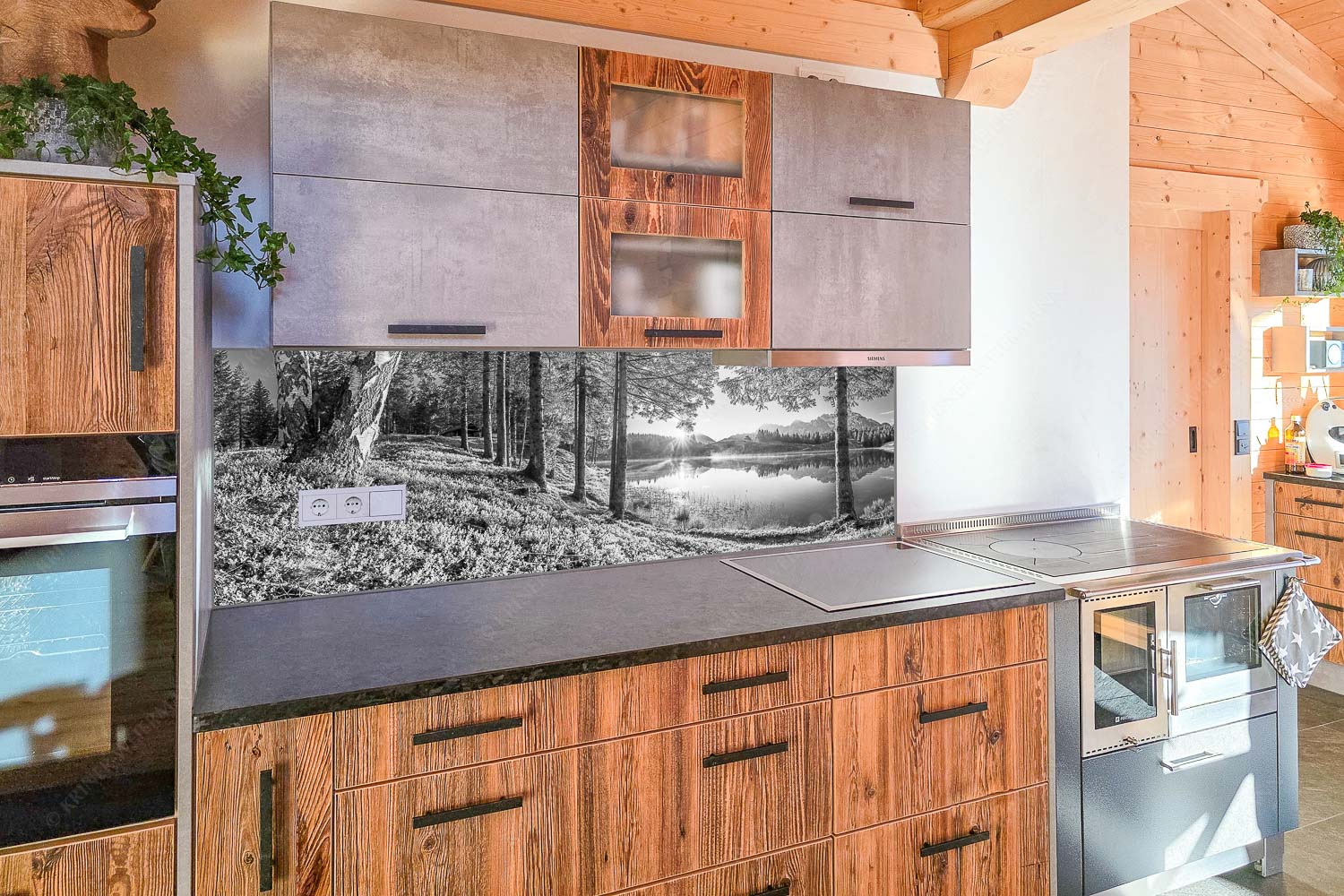 Blick über den Wildensee zum Sonnenaufgang im Soierngebirge mit Karwendel - Küchenzeile=1 Blaubeerwald-Sonnenaufgang am Wildensee 3:1 sw - mehr Infos bei www.Kriner-Weiermann.de