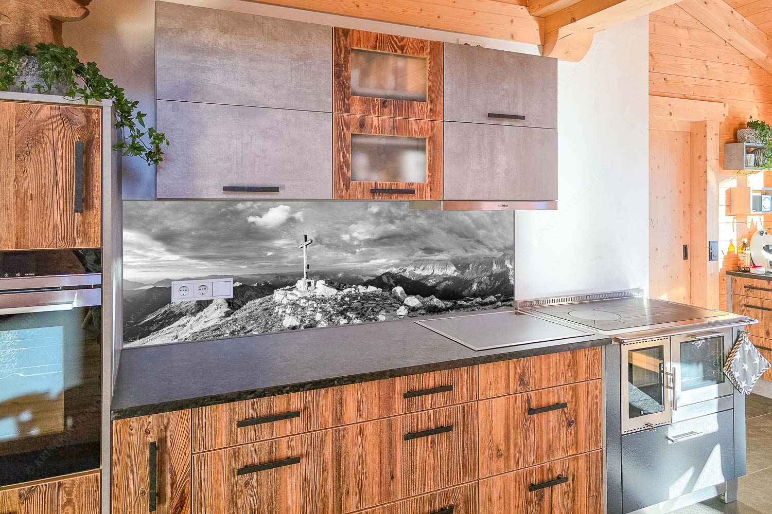 Blick von der Soiernspitze ins Karwendel - Küchenzeile=1 Dem Himmel nah-Soiernspitze Gipfelkreuz 3:1 sw - mehr Infos bei www.Kriner-Weiermann.de