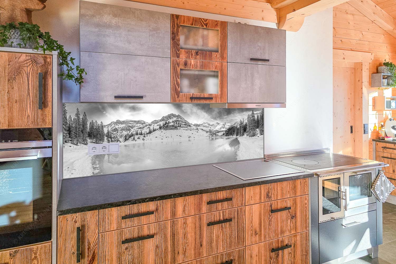 Blick über zugefrorenden Soiernsee zur Soiernspitze und Schöttlkar - Küchenzeile=1 Eisige Ruhe-Zugefrorener Soiernsee im Karwendel 3:1 sw - mehr Infos bei www.Kriner-Weiermann.de