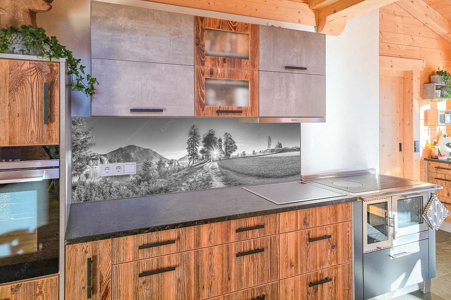 Sonnenaufgang an der Kirche St. Margareth auf Zwergern am Walchensee - Küchenzeile=1 Erleuchtet-Kirche Sankt Margareth am Walchensee 3:1 sw - mehr Infos bei www.Kriner-Weiermann.de