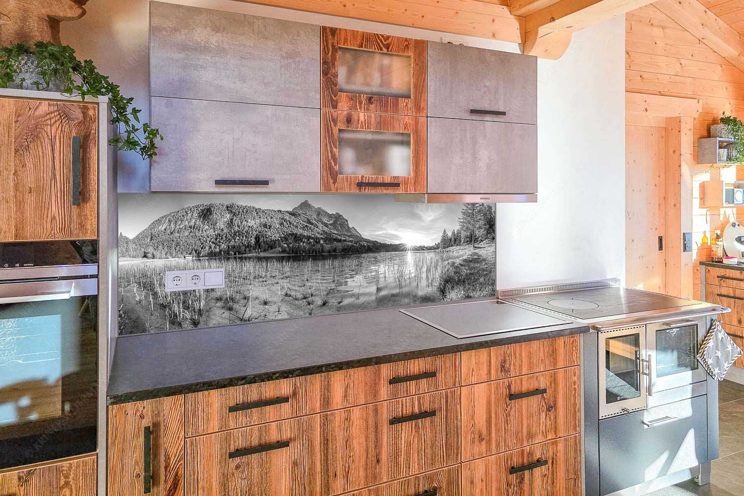 Blick über den Ferchensee zur Unteren Wettersteinspitze bei Sonnenuntergang - Küchenzeile=1 Ferchenseeabend-Ferchensee Wetterstein Sonnenuntergang 3:1 sw - mehr Infos bei www.Kriner-Weiermann.de