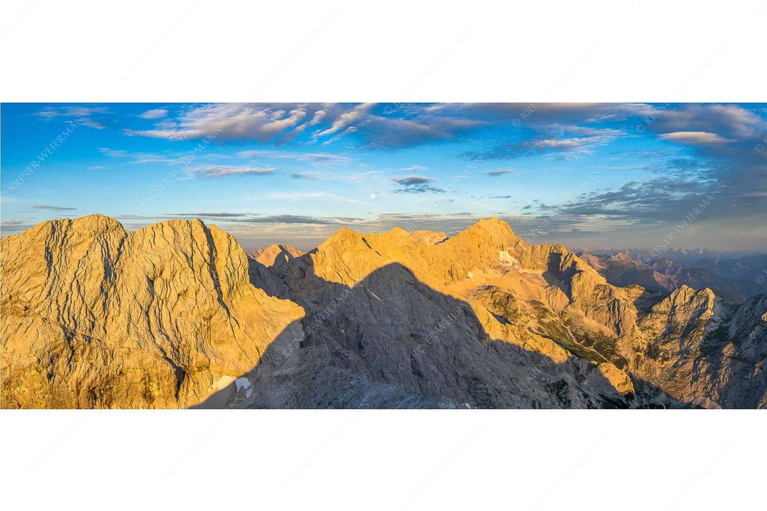 Blick von Alpspitze über Jubiläumsgrat zur Zugspitze - Alpspitzschatten_25zu1 - mehr Infos bei www.Kriner-Weiermann.de