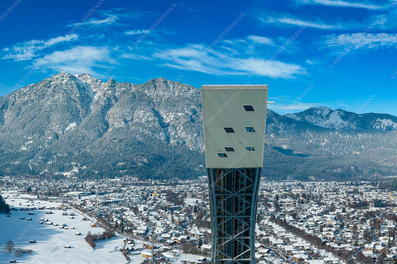 Rückseite der große Olympiaschanze mit  Garmisch-Partenkirchen und Kramer - Sprungschanze Winter V_3zu2 - mehr Infos bei www.Kriner-Weiermann.de