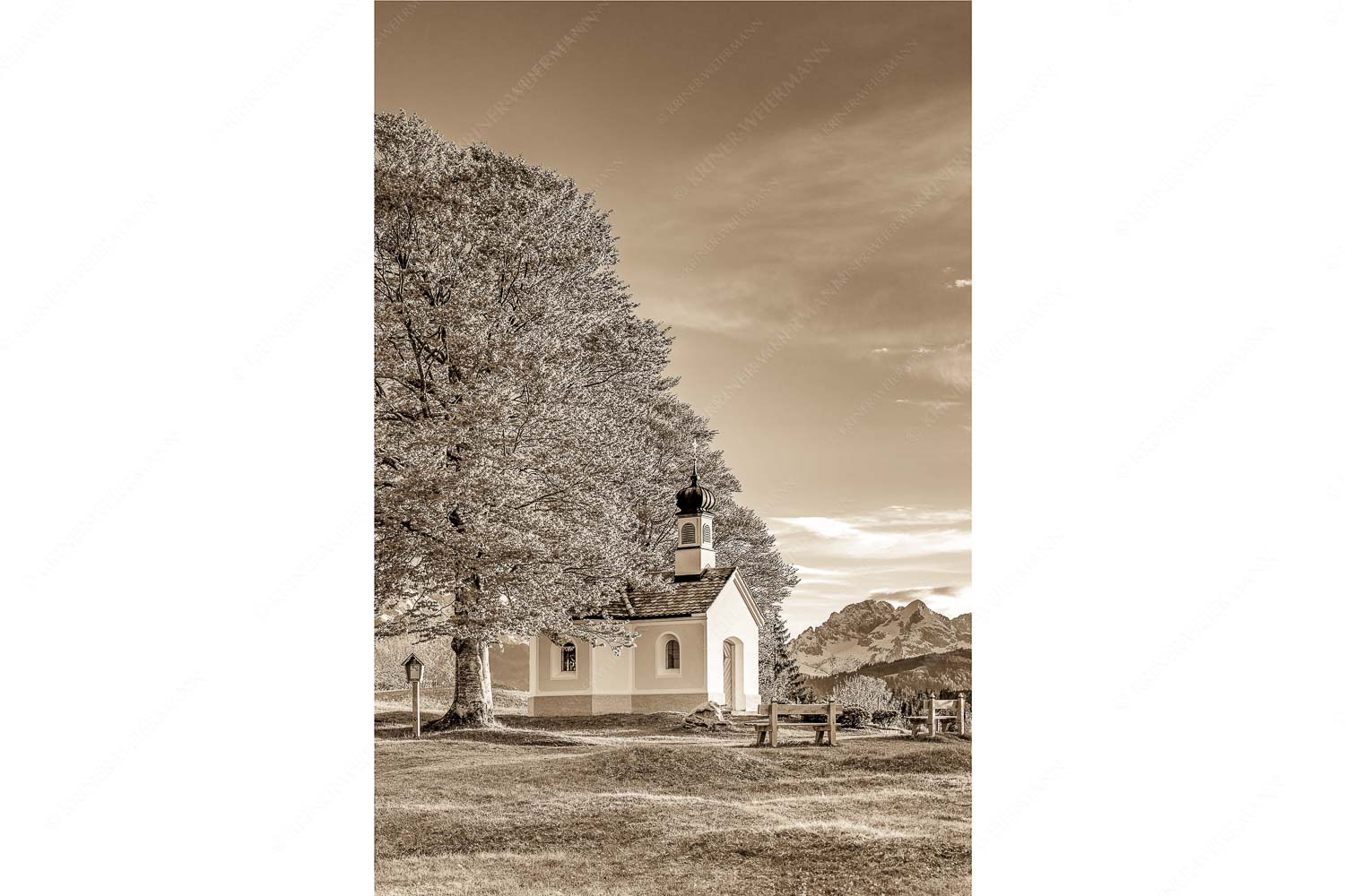 Kapelle Maria Rast bei Krün mit Zugspitzmassiv - Andacht_2zu3_sepia - mehr Infos bei www.Kriner-Weiermann.de