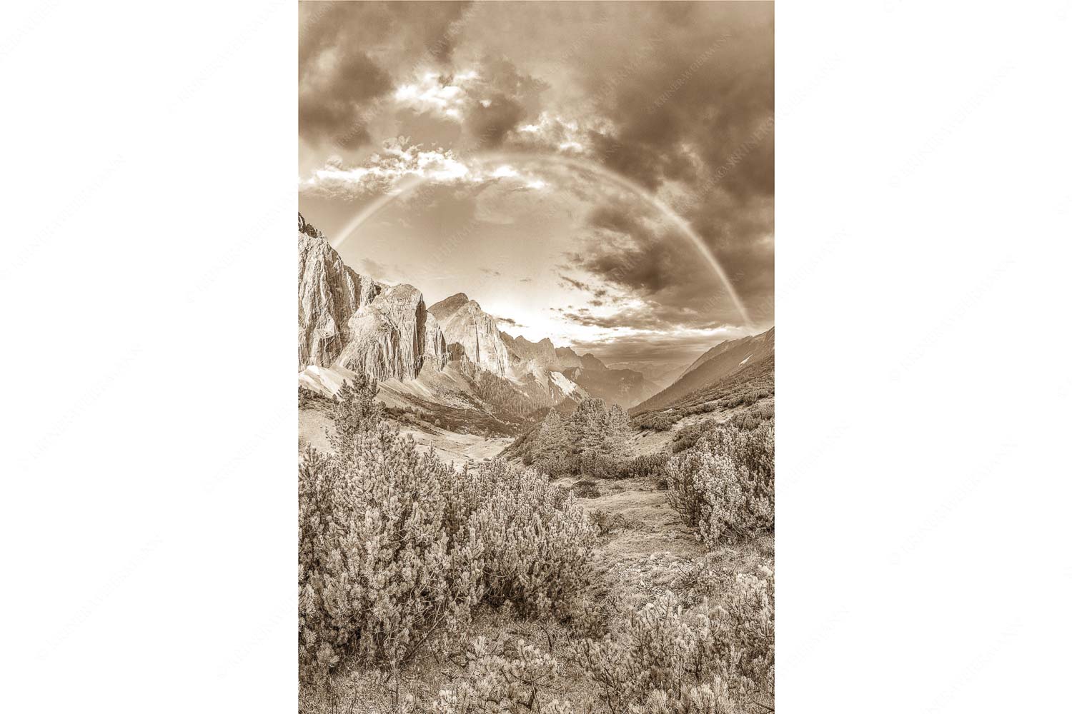 Regenbogen über dem Lafatscher und dem Halleranger im Karwendelgebirge - Verzaubert_2zu3_sepia - mehr Infos bei www.Kriner-Weiermann.de