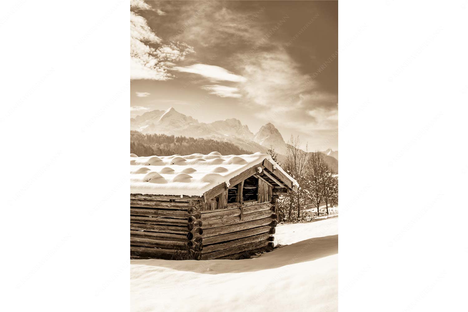 Traditioneller, Schindelgedeckter Heustadel mit Zugspitzmassiv im Wetterstein - Werdenfelser Stadel_2zu3_sepia - mehr Infos bei www.Kriner-Weiermann.de