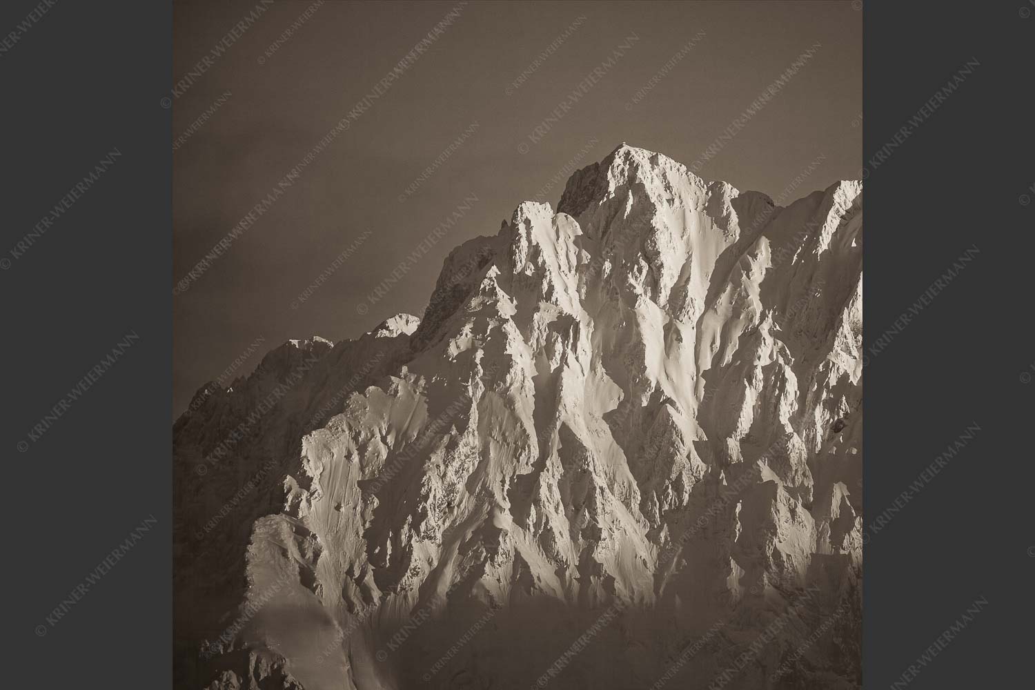 Winterlicher Wörner im Karwendel bei Sonnenuntergang - Alaska Style 1:1 sepia -- Karwendel-Wörner - mehr Infos bei www.Kriner-Weiermann.de