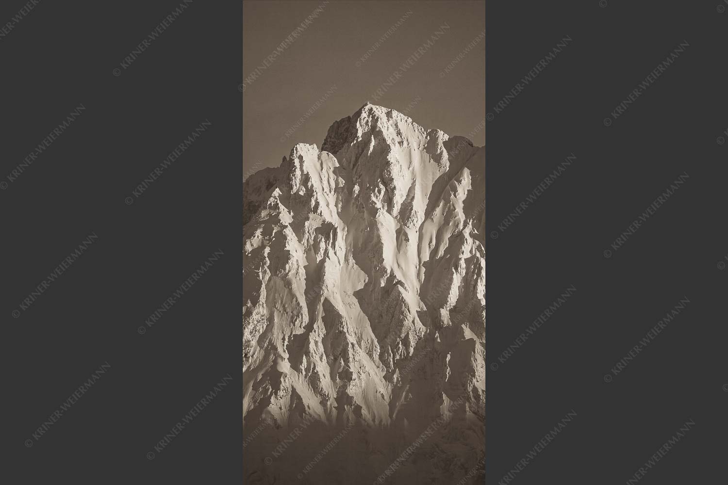 Winterlicher Wörner im Karwendel bei Sonnenuntergang - Alaska Style 1:2 sepia -- Karwendel-Wörner - mehr Infos bei www.Kriner-Weiermann.de