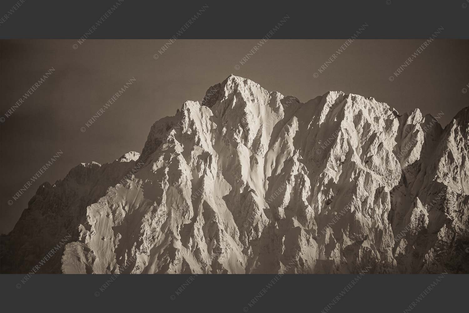 Winterlicher Wörner im Karwendel bei Sonnenuntergang - Alaska Style 2:1 sepia -- Karwendel-Wörner - mehr Infos bei www.Kriner-Weiermann.de