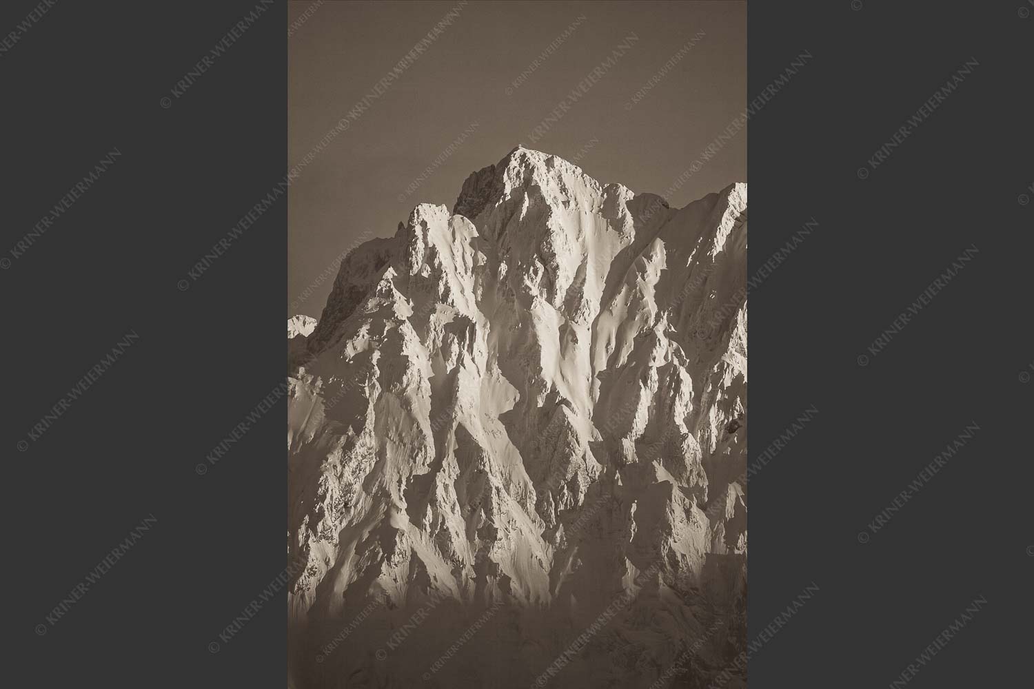 Winterlicher Wörner im Karwendel bei Sonnenuntergang - Alaska Style 2:3 sepia -- Karwendel-Wörner - mehr Infos bei www.Kriner-Weiermann.de