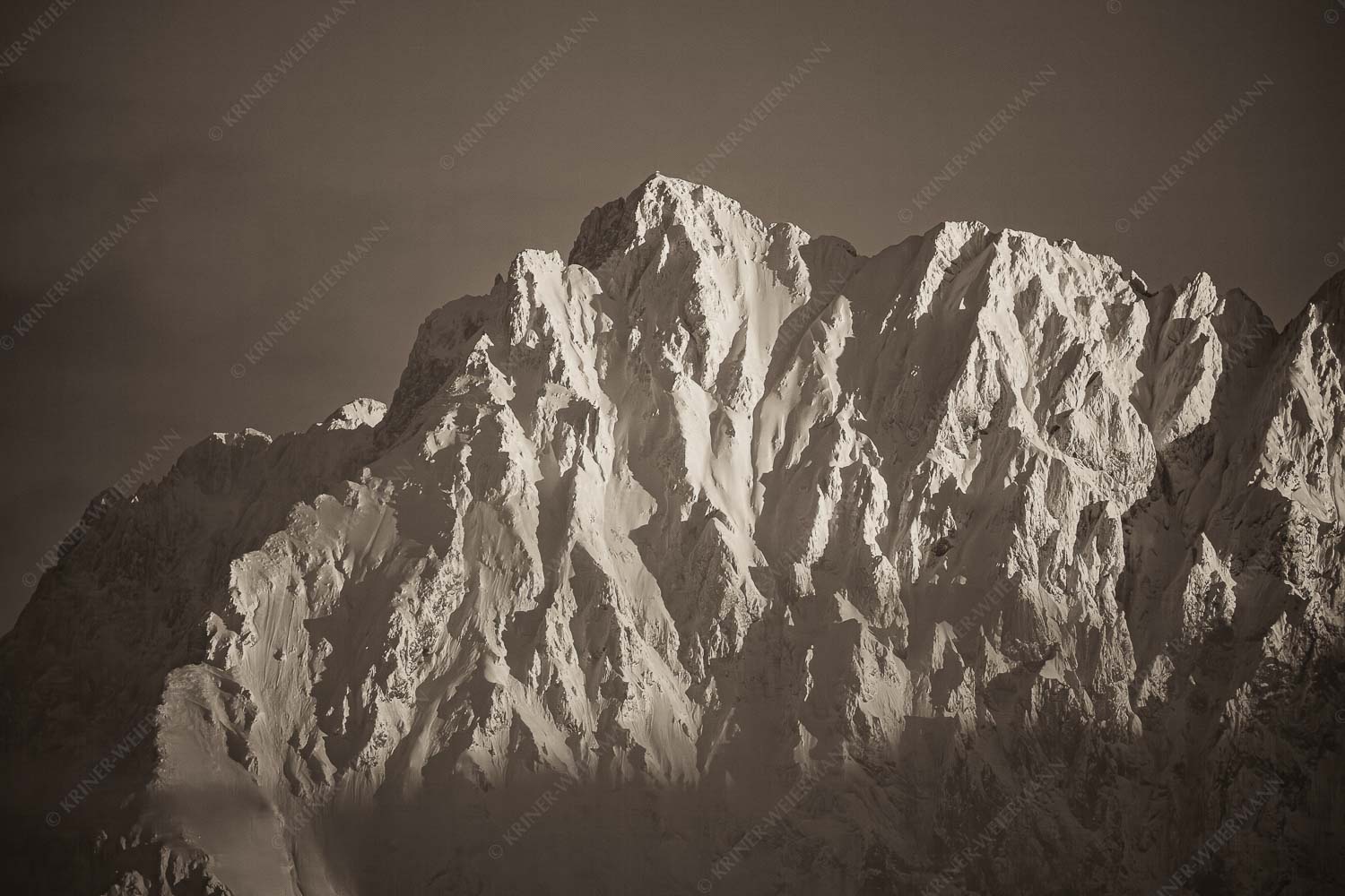 Winterlicher Wörner im Karwendel bei Sonnenuntergang - Alaska Style 3:2 sepia -- Karwendel-Wörner - mehr Infos bei www.Kriner-Weiermann.de
