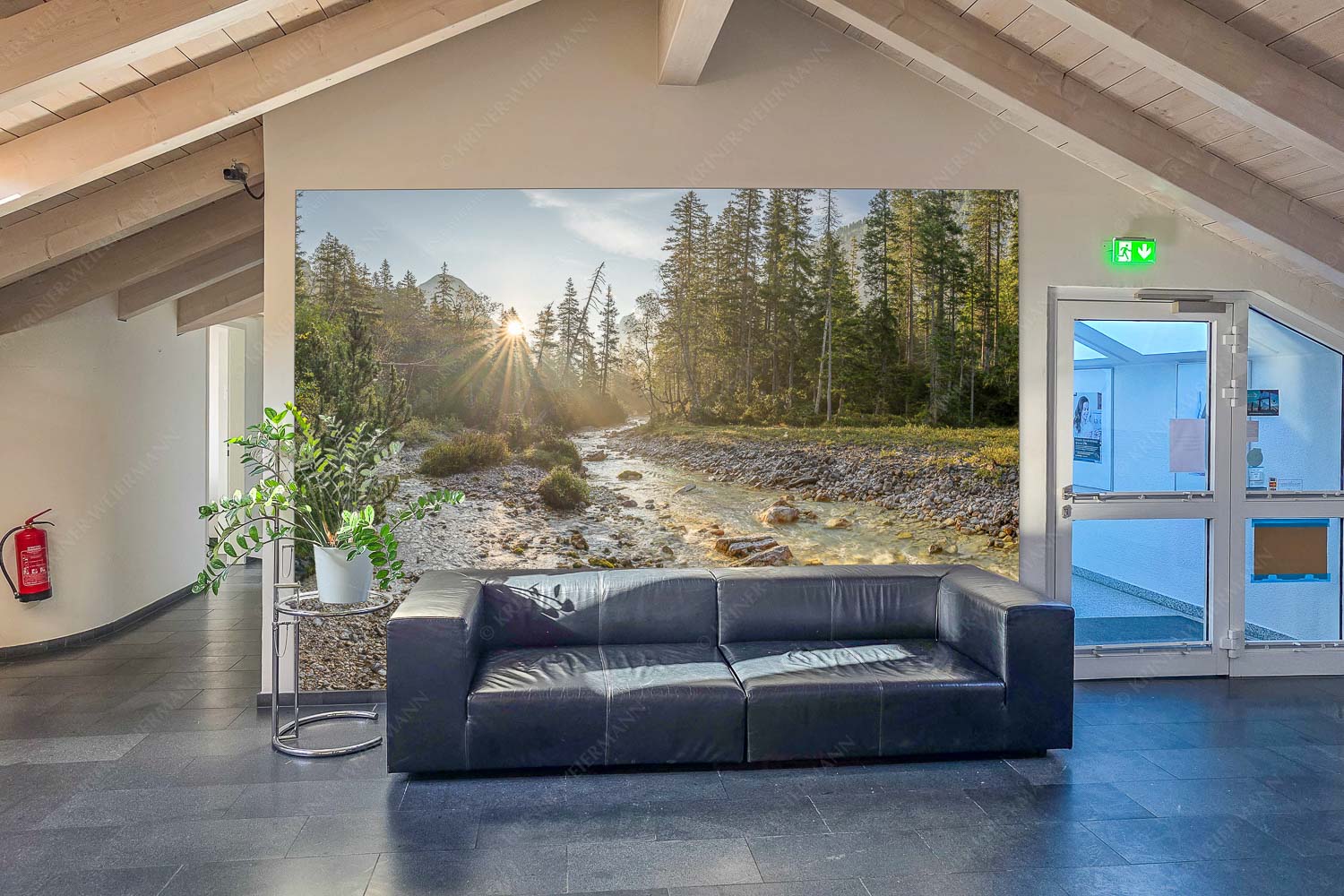 Die Nebelstimmung mit den ersten Sonnenstrahlen verleihen einen ganz besonderen Flair - Eingang Isarursprung I-Isarquelle im Karwendelgebirge 3:2 - mehr Infos bei www.Kriner-Weiermann.de