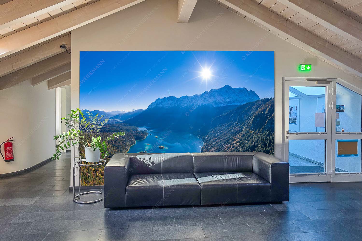 Blick über den Eibsee zum Wetterstein mit Zugspitze - Eingang Übern Eibsee-Zugspitze Waxenstein Garmisch 3:2 - mehr Infos bei www.Kriner-Weiermann.de