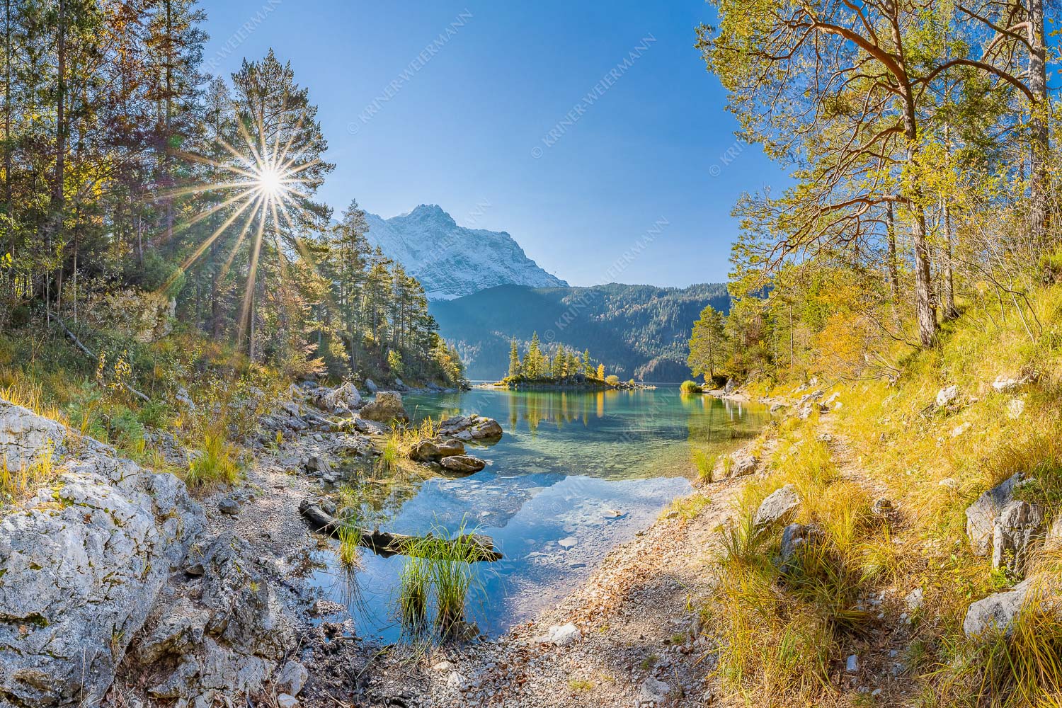 Blick über Eibsee zur aufgehenden Sonne an der Zugspitze - Zugspitzstern_3zu2 - mehr Infos bei www.Kriner-Weiermann.de