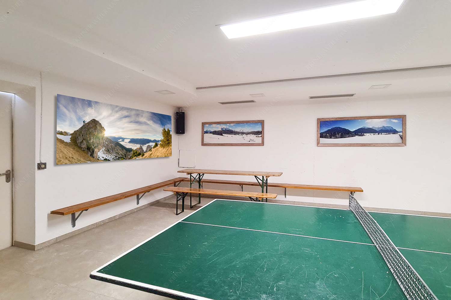 Nur die Gipfel schauen aus dem Nebelmeer heraus. Unterwegs im Soierngebirge. - Sitzecke links Einer der Wenigen-Nebelmeer im Werdenfelser Land 2,5:1 - mehr Infos bei www.Kriner-Weiermann.de