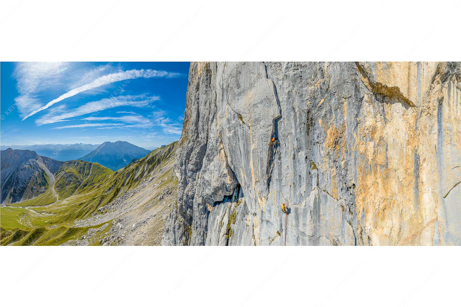 Kletterer in der Tour -Bayrischer Traum- an der Schüsselkarsüdwand im Wettersteingebirge - Bayrischer Traum_25zu1 - mehr Infos bei www.Kriner-Weiermann.de