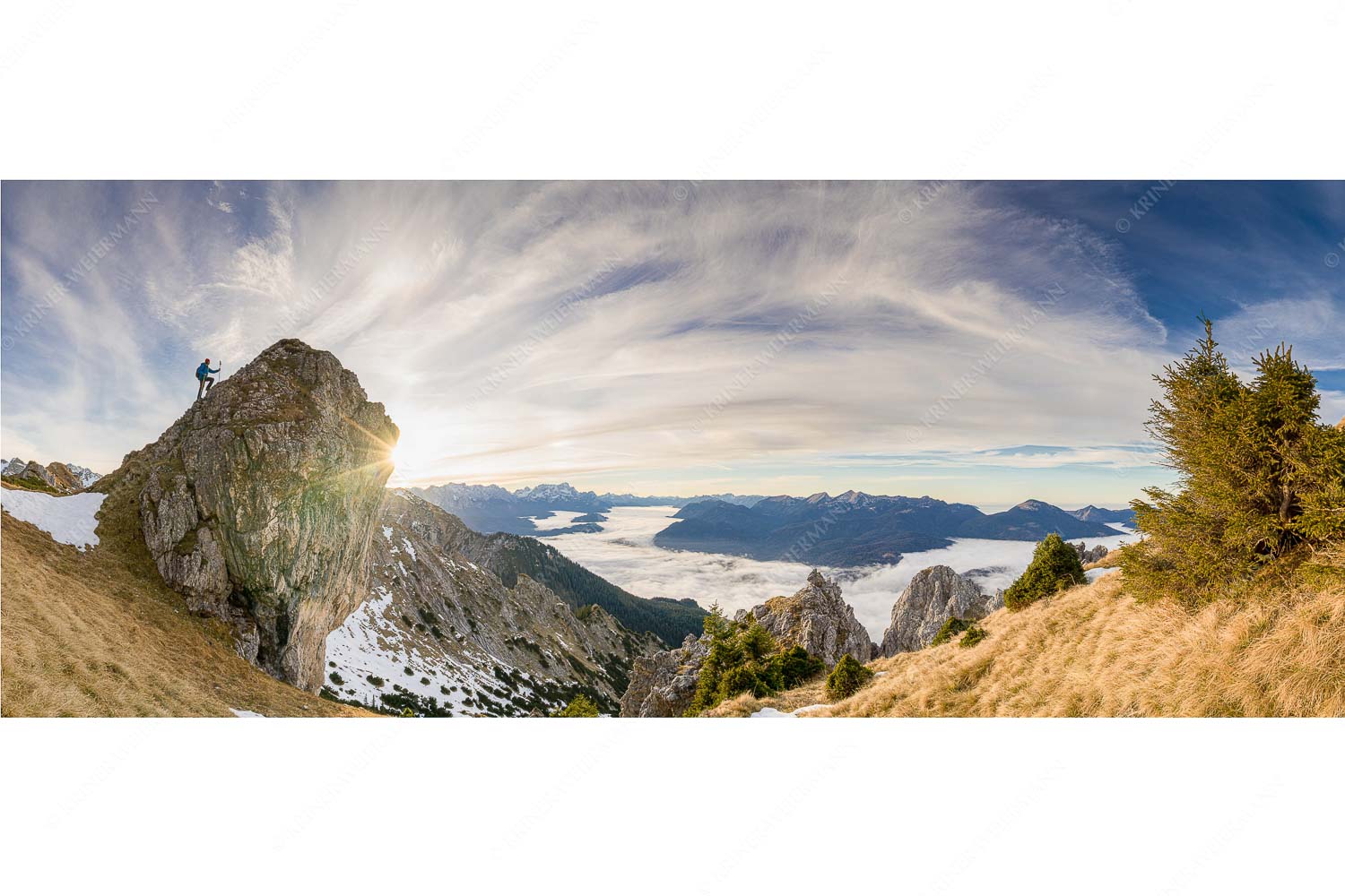 Nur die Gipfel schauen aus dem Nebelmeer heraus. Unterwegs im Soierngebirge. - Einer der Wenigen_25zu1 - mehr Infos bei www.Kriner-Weiermann.de