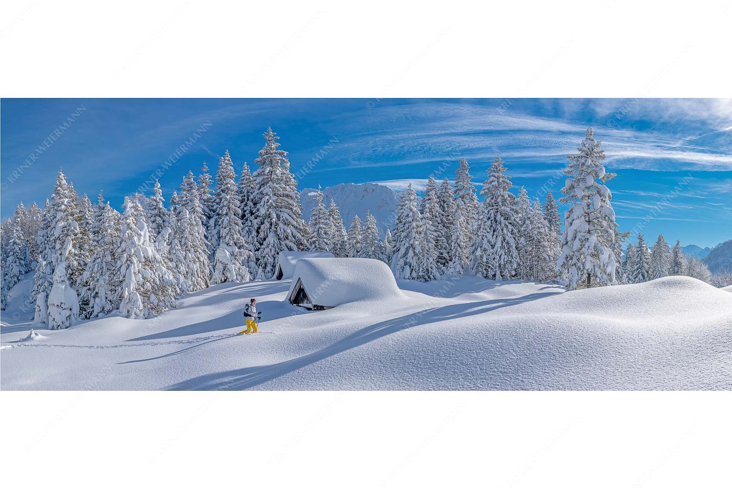 Skitour in den tief verschneiten Hängen am Kranzberg, den Karwendel immer im Blick - Tiefster Winter_25zu1 - mehr Infos bei www.Kriner-Weiermann.de